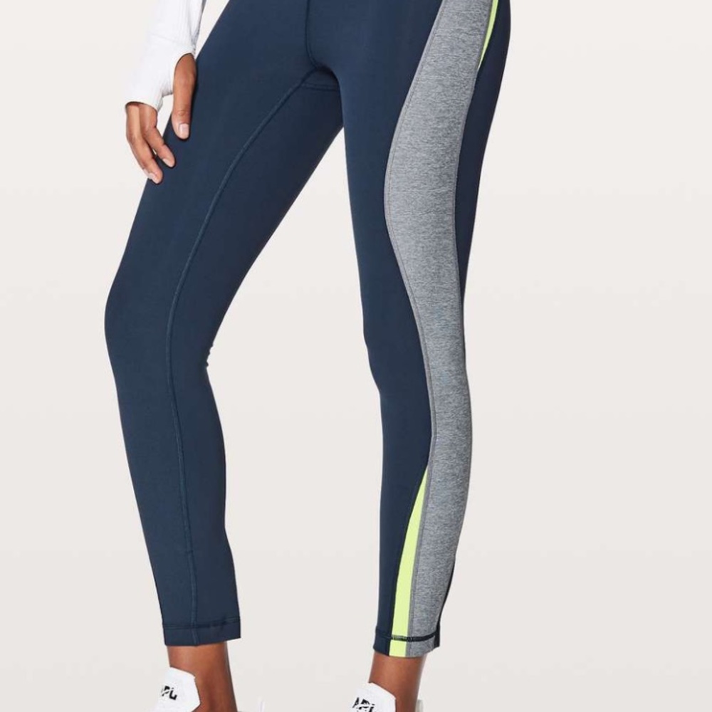Lululemon Kick swerve and sweat tight